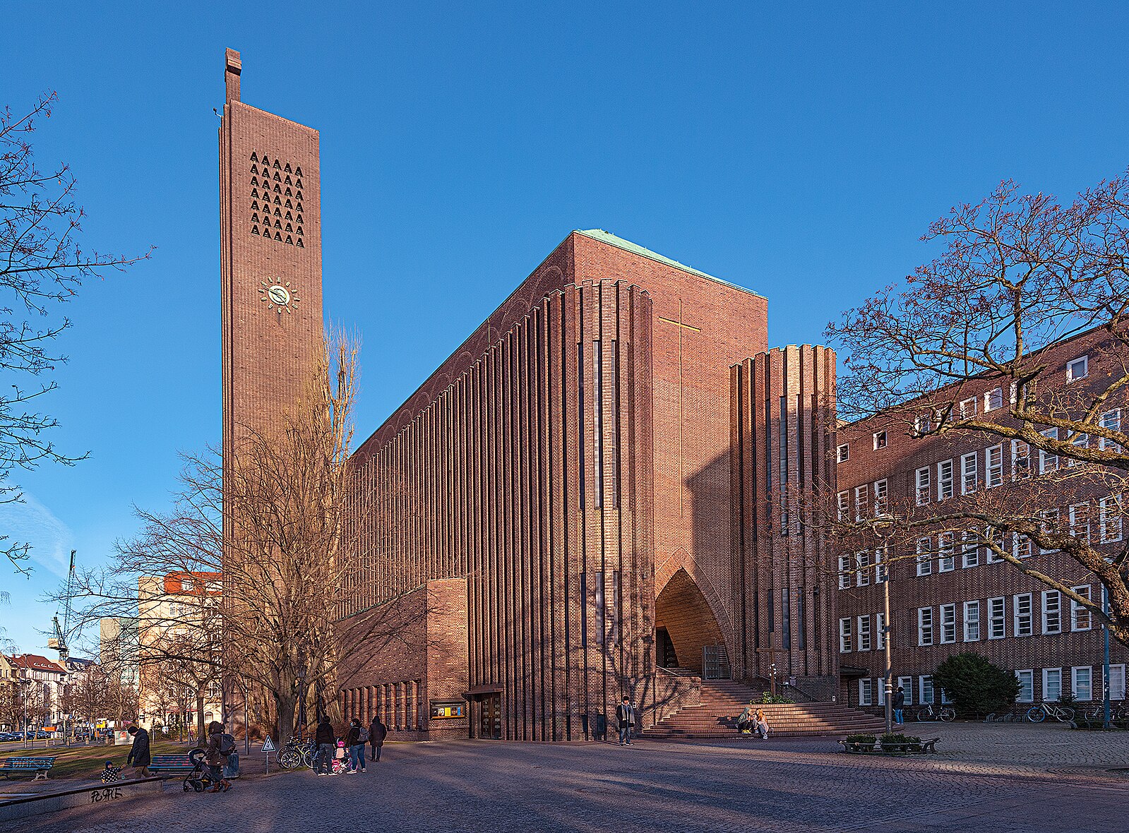 Kirche_am_Hohenzollernplatz_01